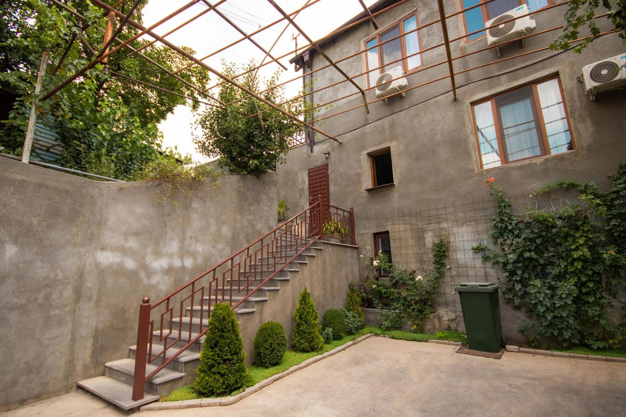 Hillside Guest House Yerevan Exterior photo